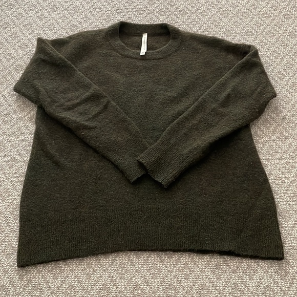 Aritzia (The Group by Babaton) Thurlow Sweater - Picture 2 of 4